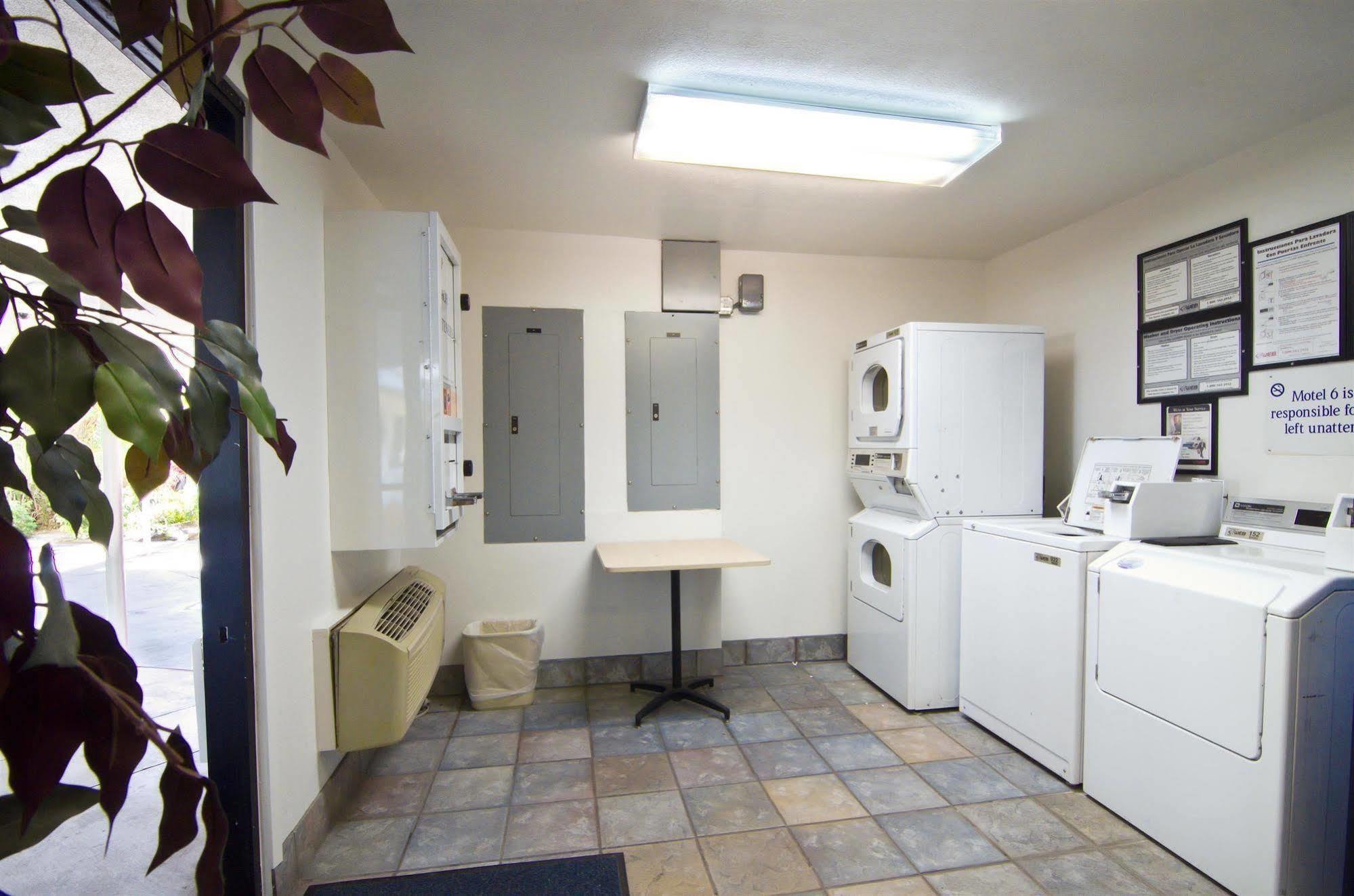 Motel 6-Palm Springs, Ca - East - Palm Canyon מראה חיצוני תמונה